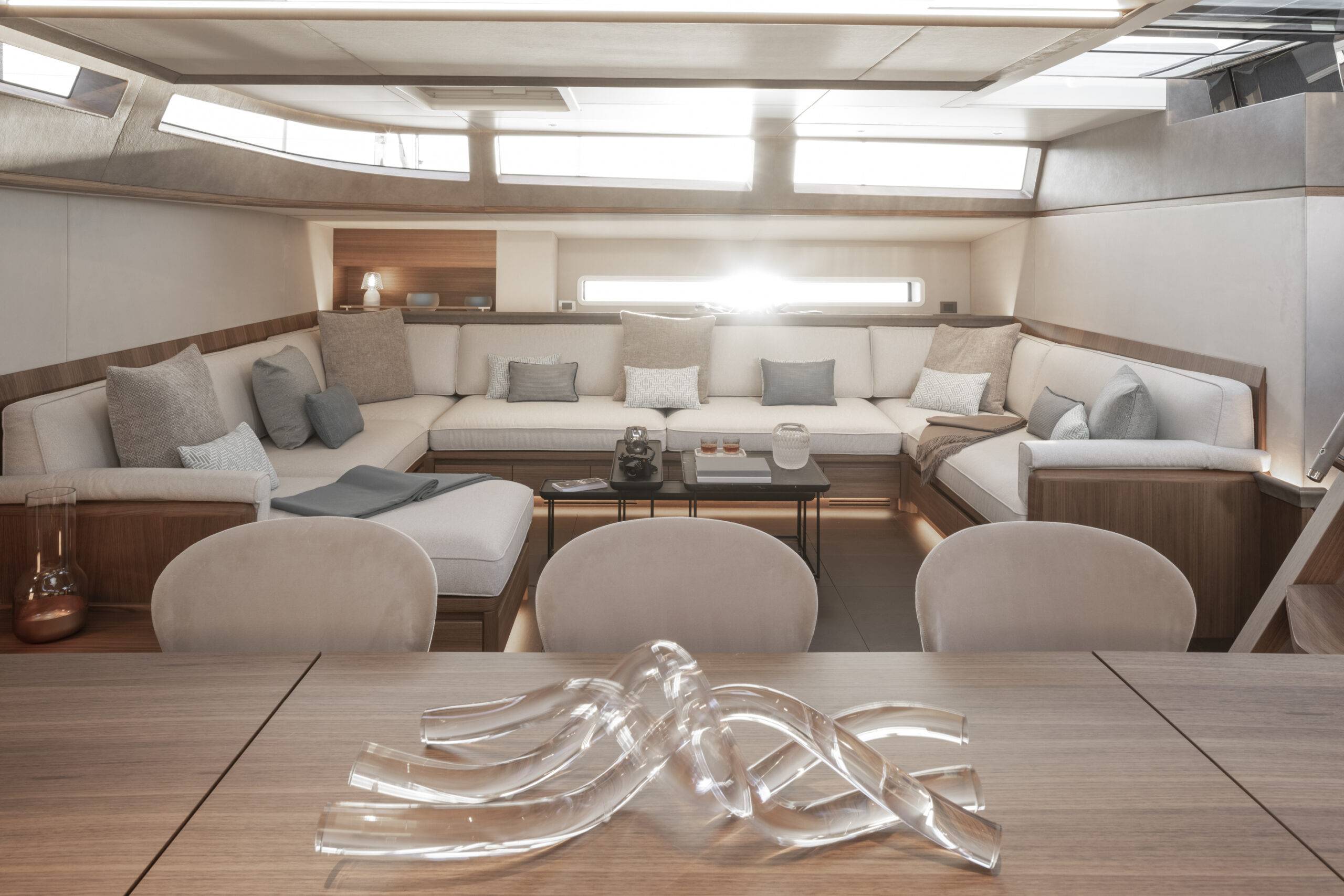 Solaris Yachts 111 RS Interior Detail Luxus Superyacht Solaris Deutschland Vertrieb